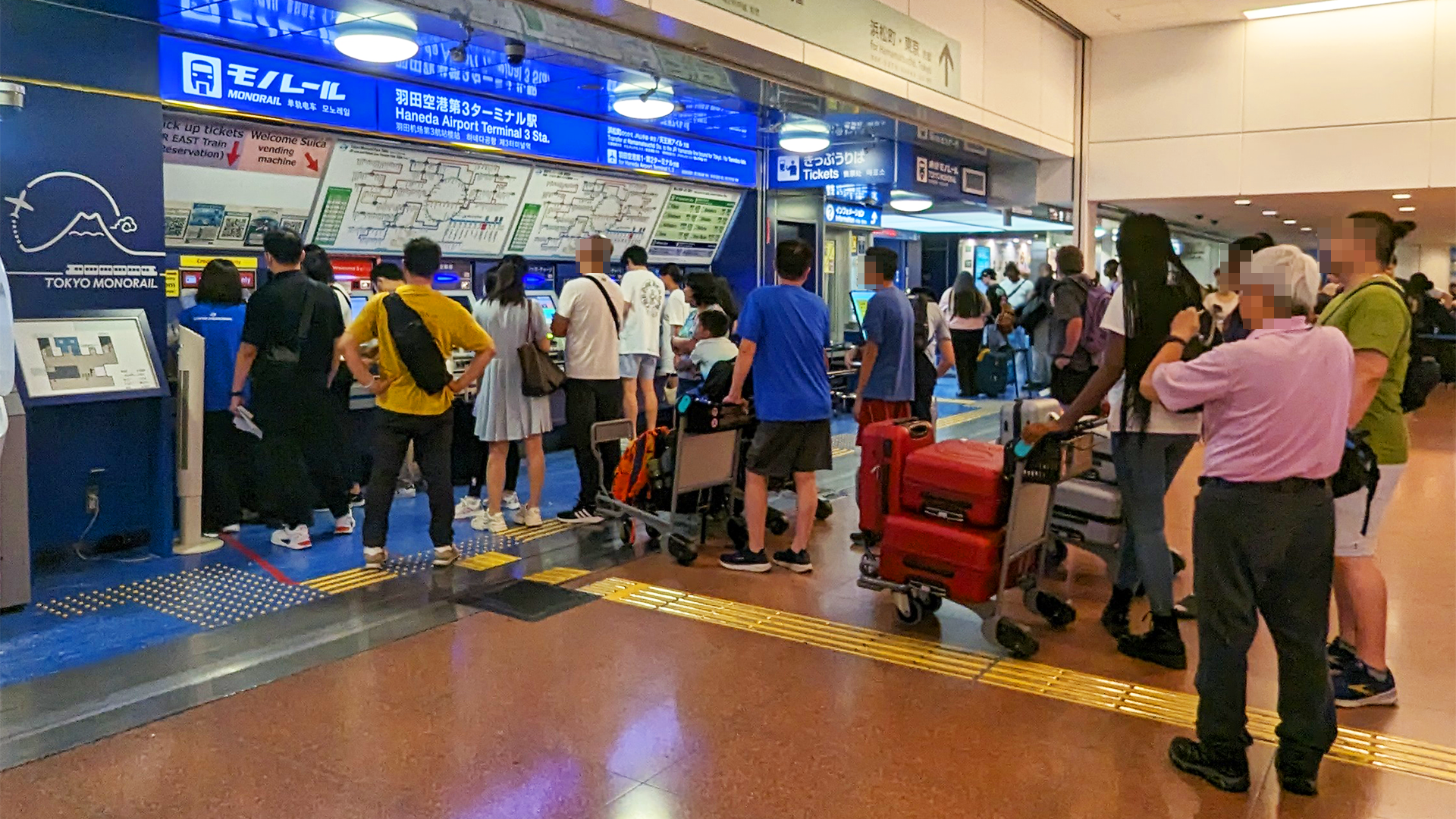 Tokyo Monorail Station (2F): Vending Machine at Haneda Airport Terminal 3